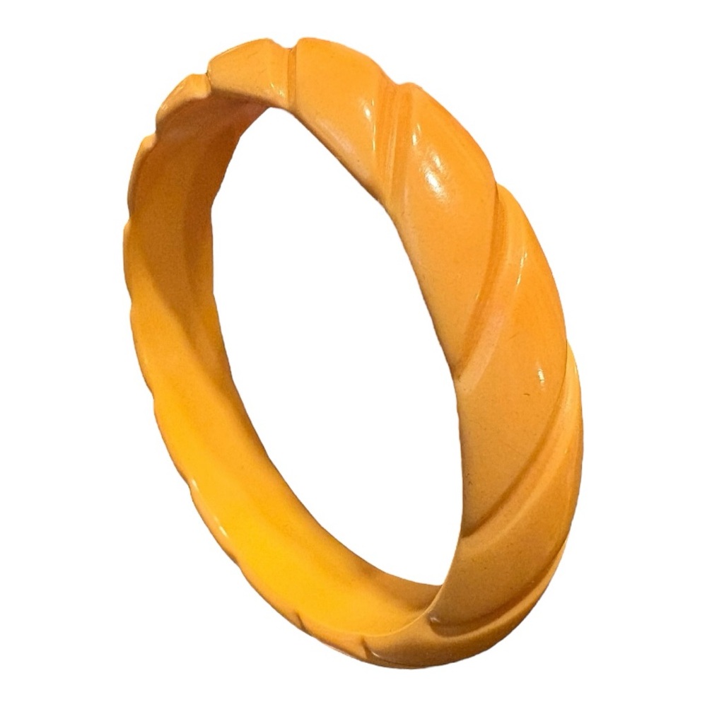 Vintage Butterscotch Lucite Carved Bangle Bracelet Retro 1960s Style J14